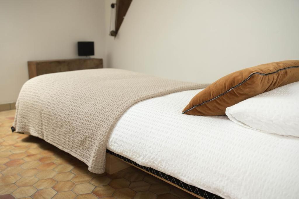 Maison D'Hotes La Doucelle Culture Et Bien-Etre Lignieres-Orgeres ภายนอก รูปภาพ