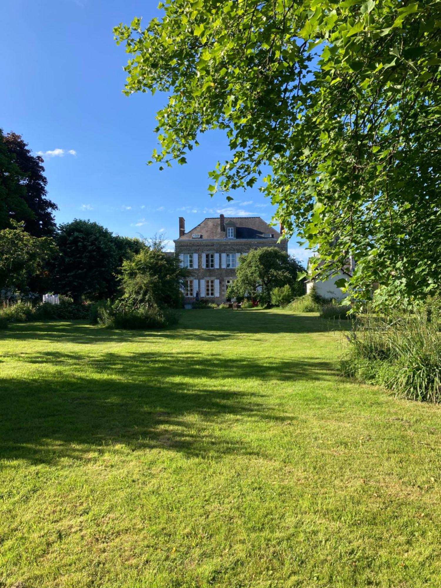 Maison D'Hotes La Doucelle Culture Et Bien-Etre Lignieres-Orgeres ภายนอก รูปภาพ
